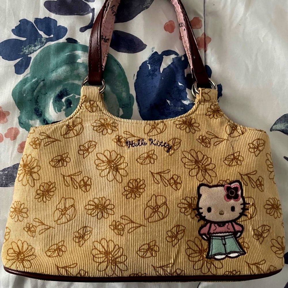 LOOKING FOR 2004 HELLO KITTY ITEMS!